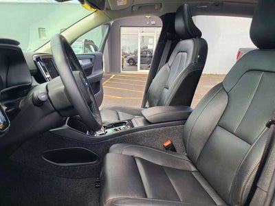 2025 Volvo XC40 B5 Plus Bright Theme