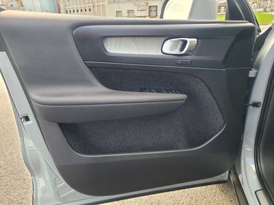 2025 Volvo XC40 B5 Plus Bright Theme