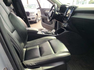 2025 Volvo XC40 B5 Plus Bright Theme