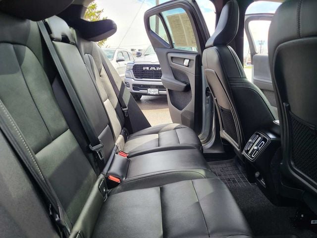 2025 Volvo XC40 B5 Plus Bright Theme