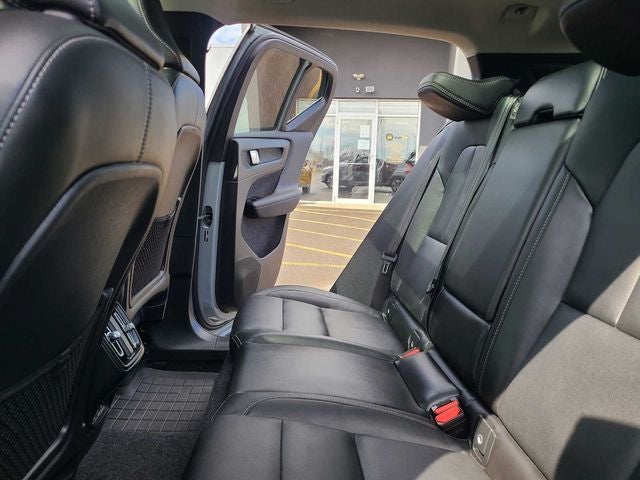 2025 Volvo XC40 B5 Plus Bright Theme