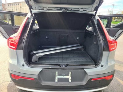 2025 Volvo XC40 B5 Plus Bright Theme