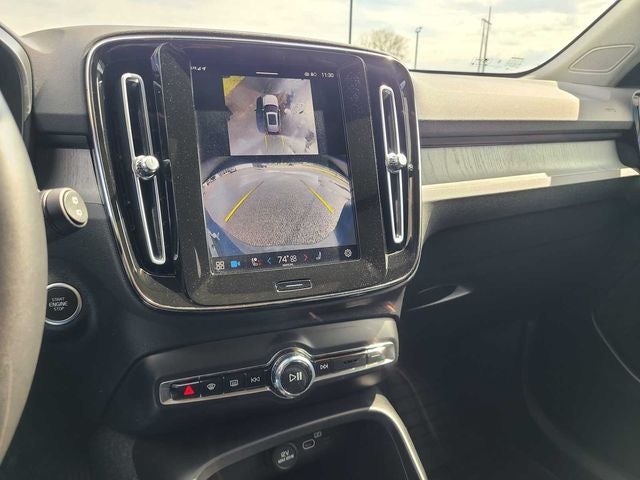 2025 Volvo XC40 B5 Plus Bright Theme