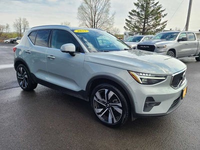 2025 Volvo XC40 B5 Plus Bright Theme