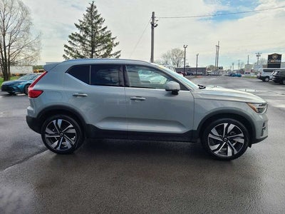 2025 Volvo XC40 B5 Plus Bright Theme