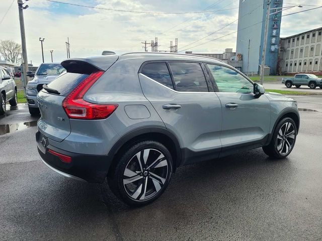 2025 Volvo XC40 B5 Plus Bright Theme