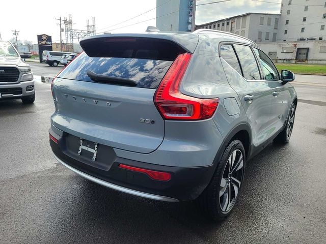 2025 Volvo XC40 B5 Plus Bright Theme