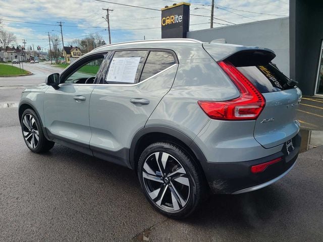 2025 Volvo XC40 B5 Plus Bright Theme