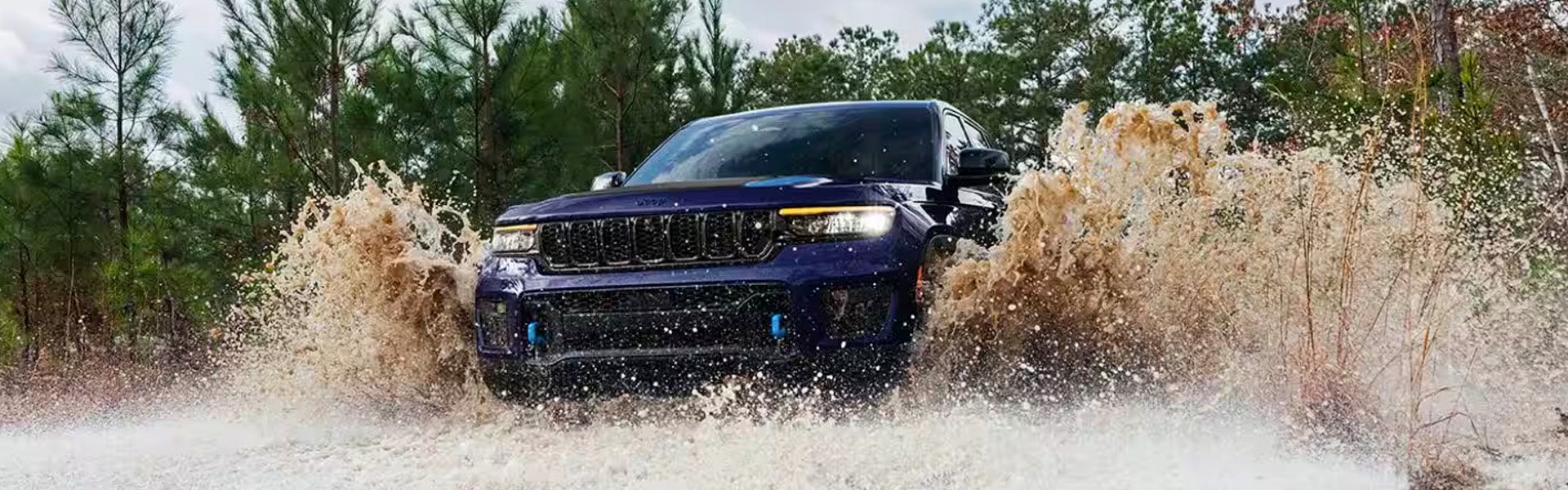 /static/brand-jeep/vehicle/2024/Jeep/Grand-Cherokee/Full-Width/02.jpg